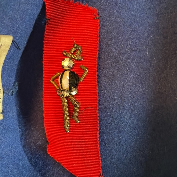 Vintage cobalt blue velour beret style hat with statement rhinestone pin - Picture 11 of 14